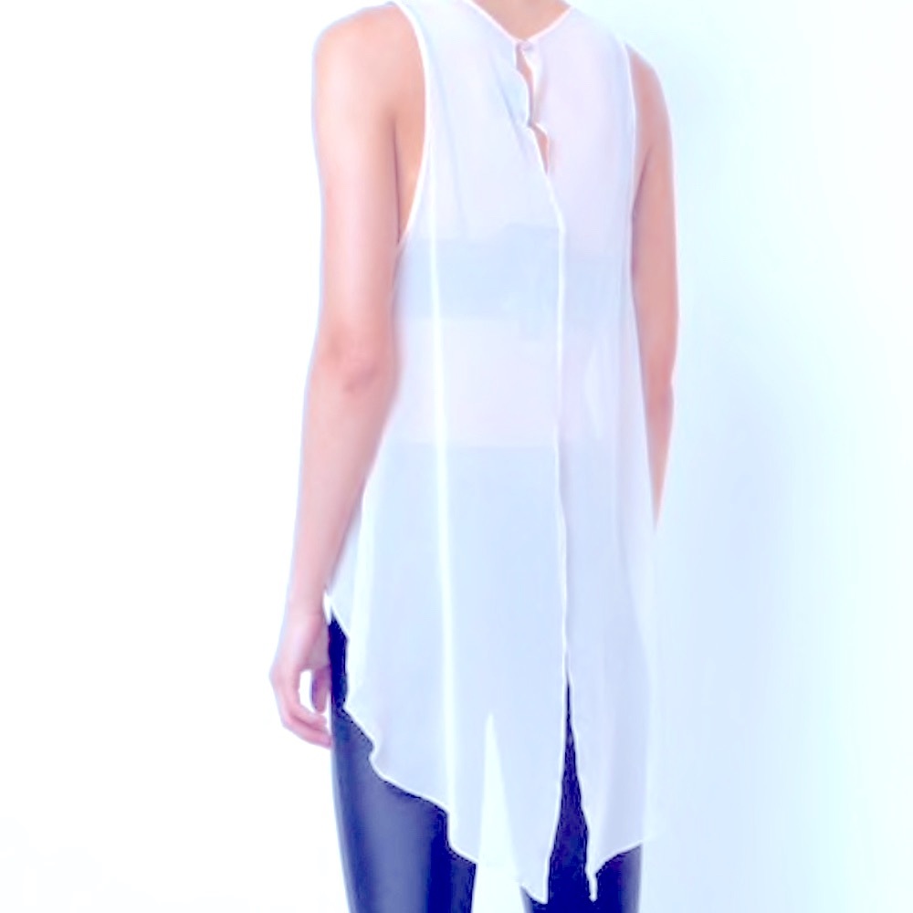 On Sale $59 homas Wylde designer blouse size Small